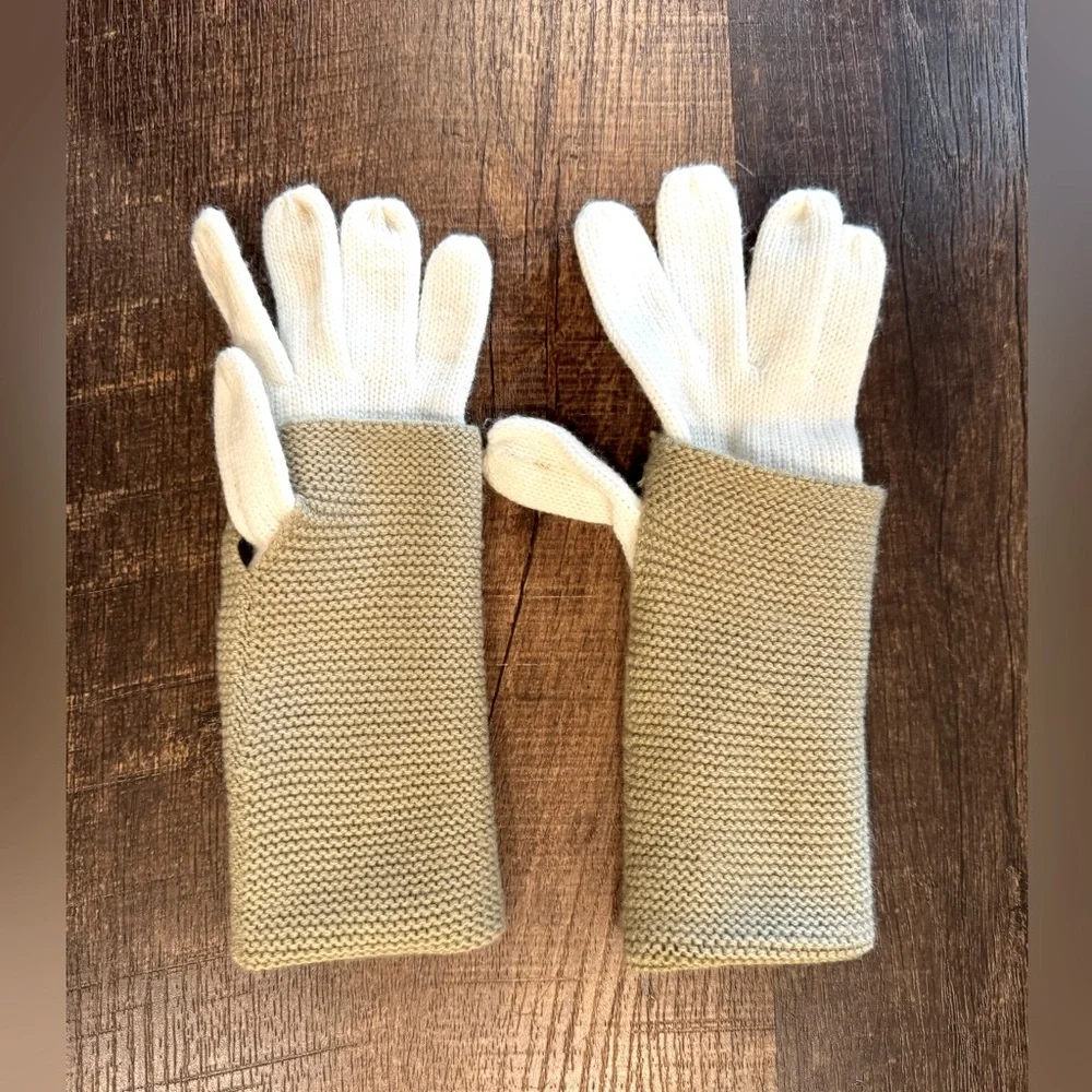 Women’s knitted gloves